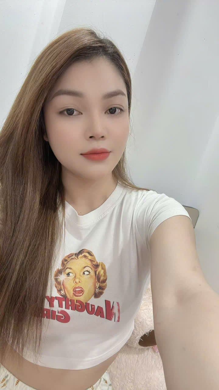 Cà Rốt escort in Hanoi