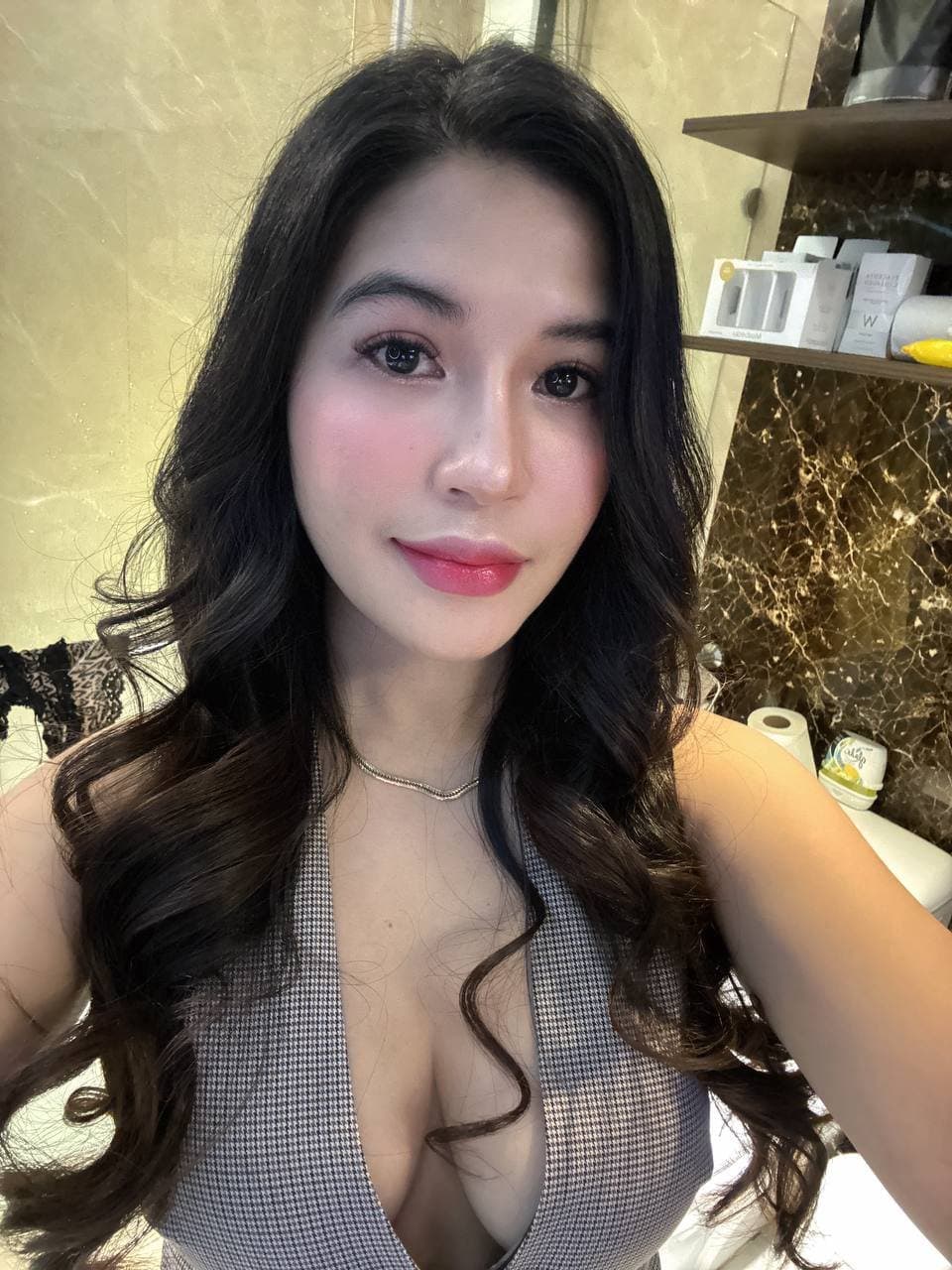 Glamarosa escort in Manila