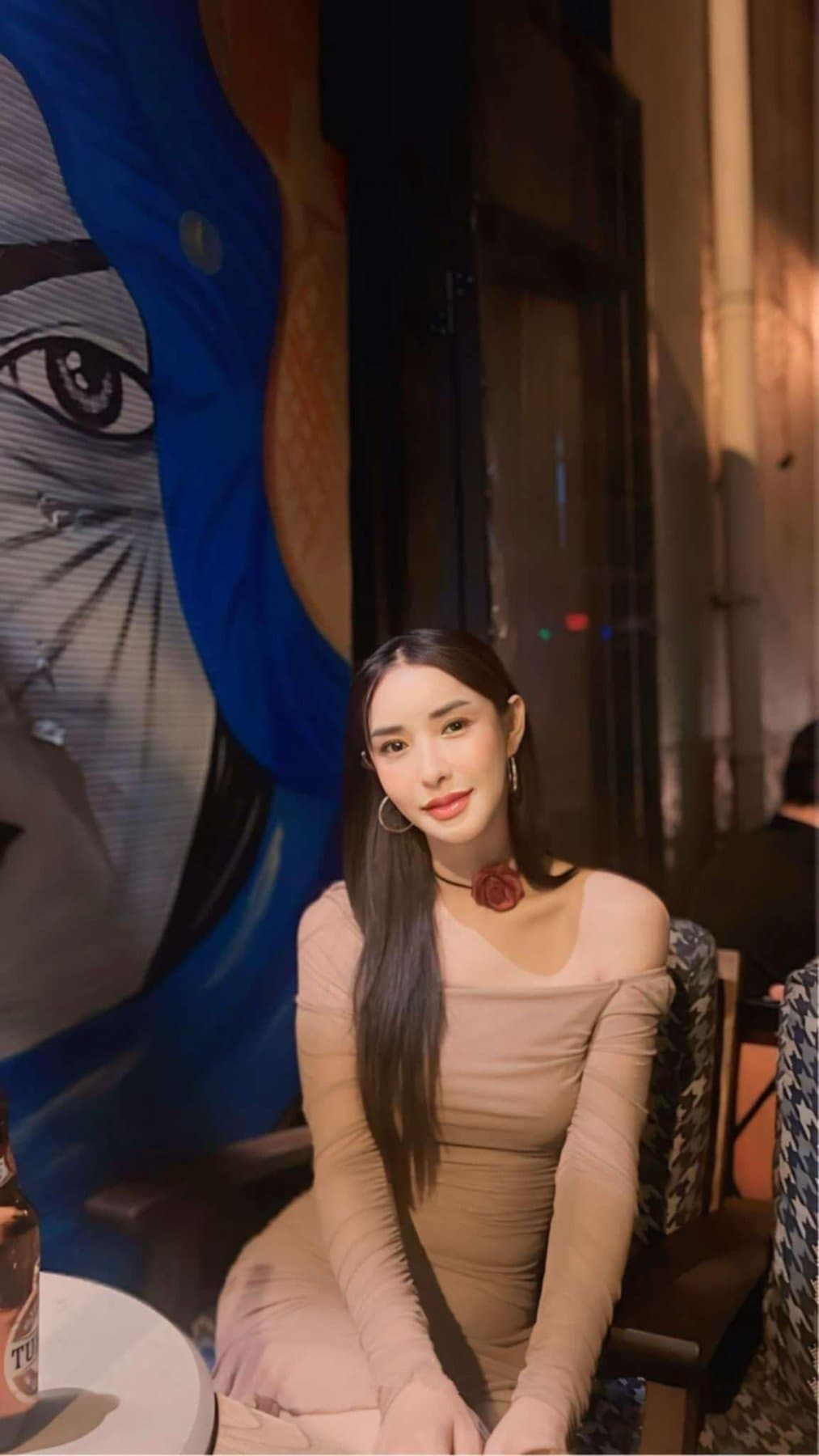 Mona Lee