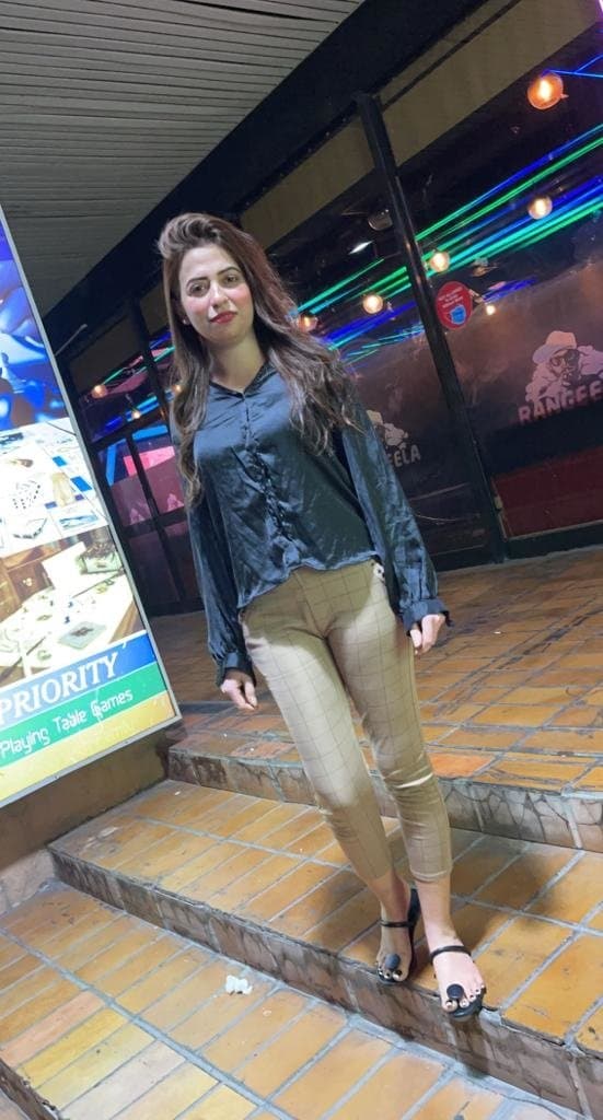 Sh Alini Busty
