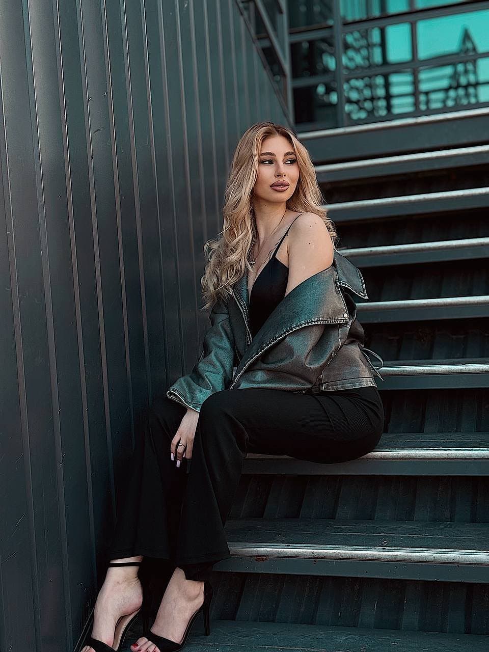 Vika escort in Hong Kong