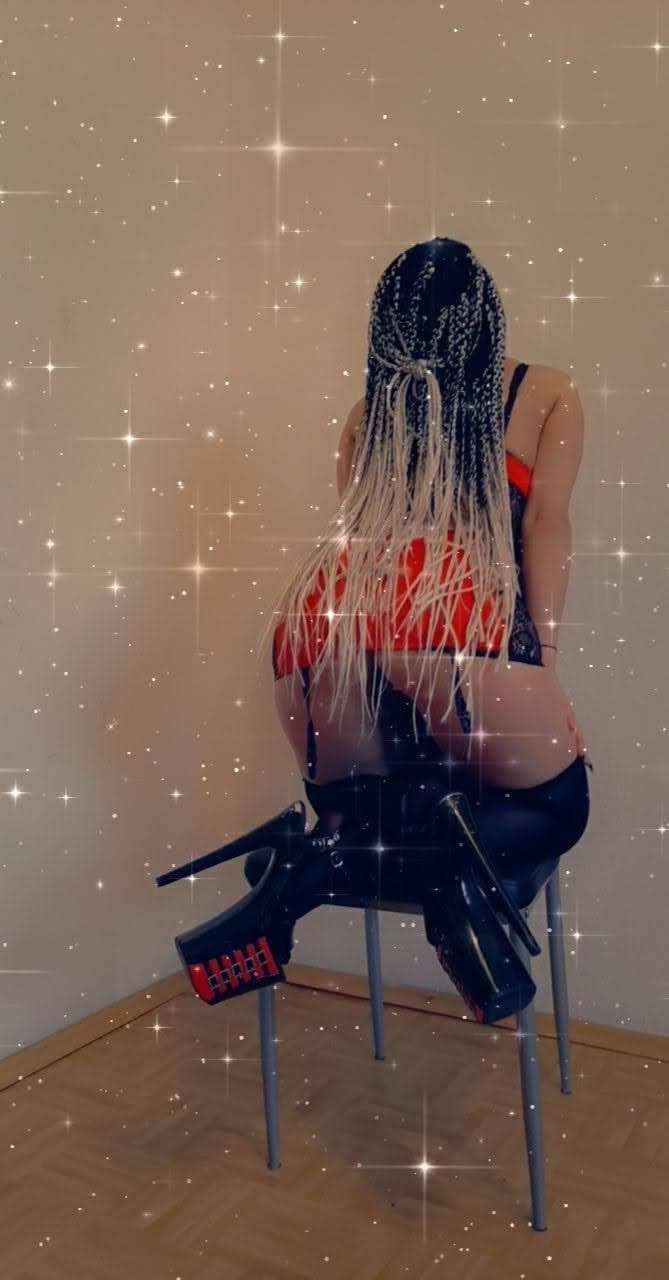 Sara escort in Düsseldorf