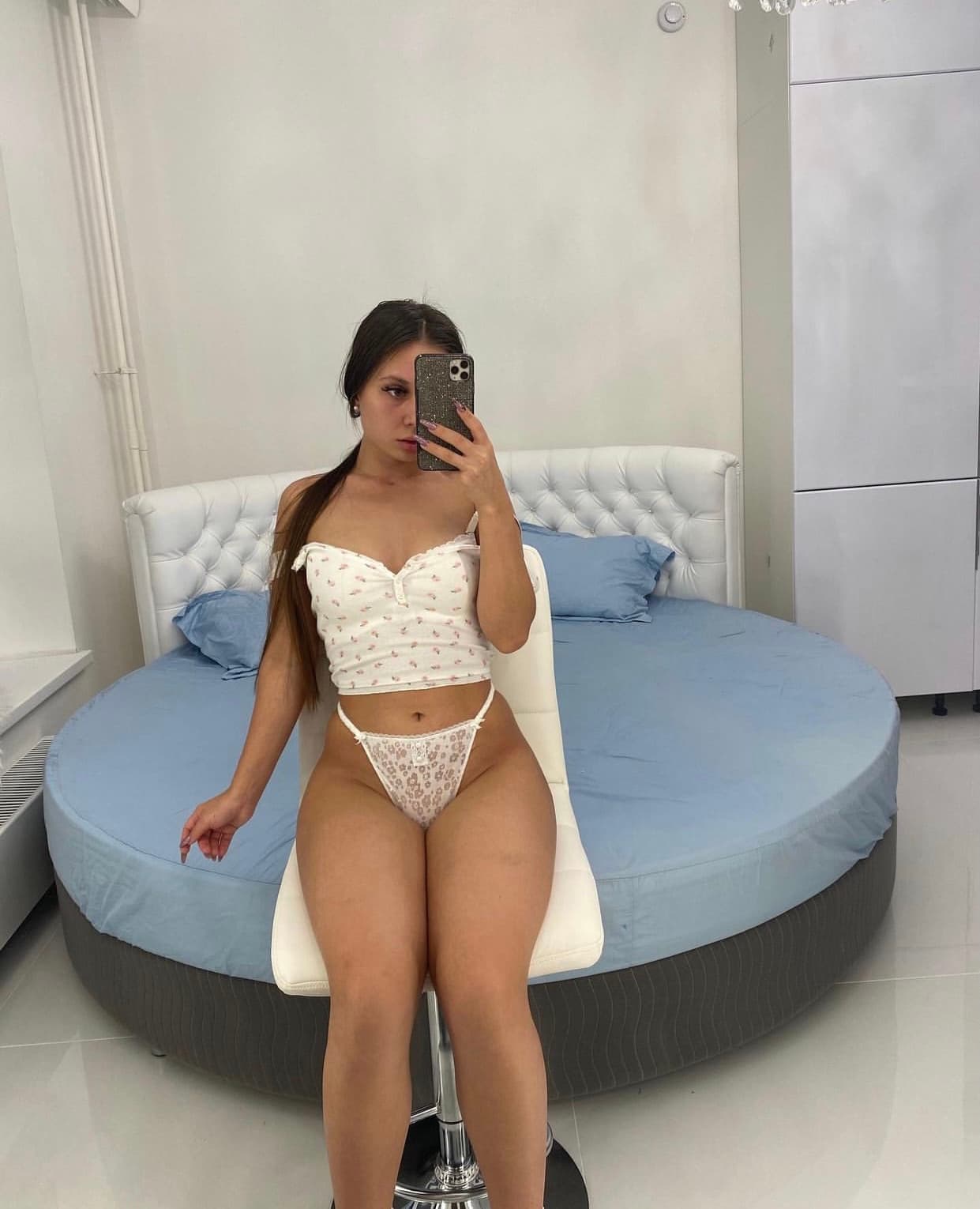 Elina Charmante & Discrète escort in Ibiza