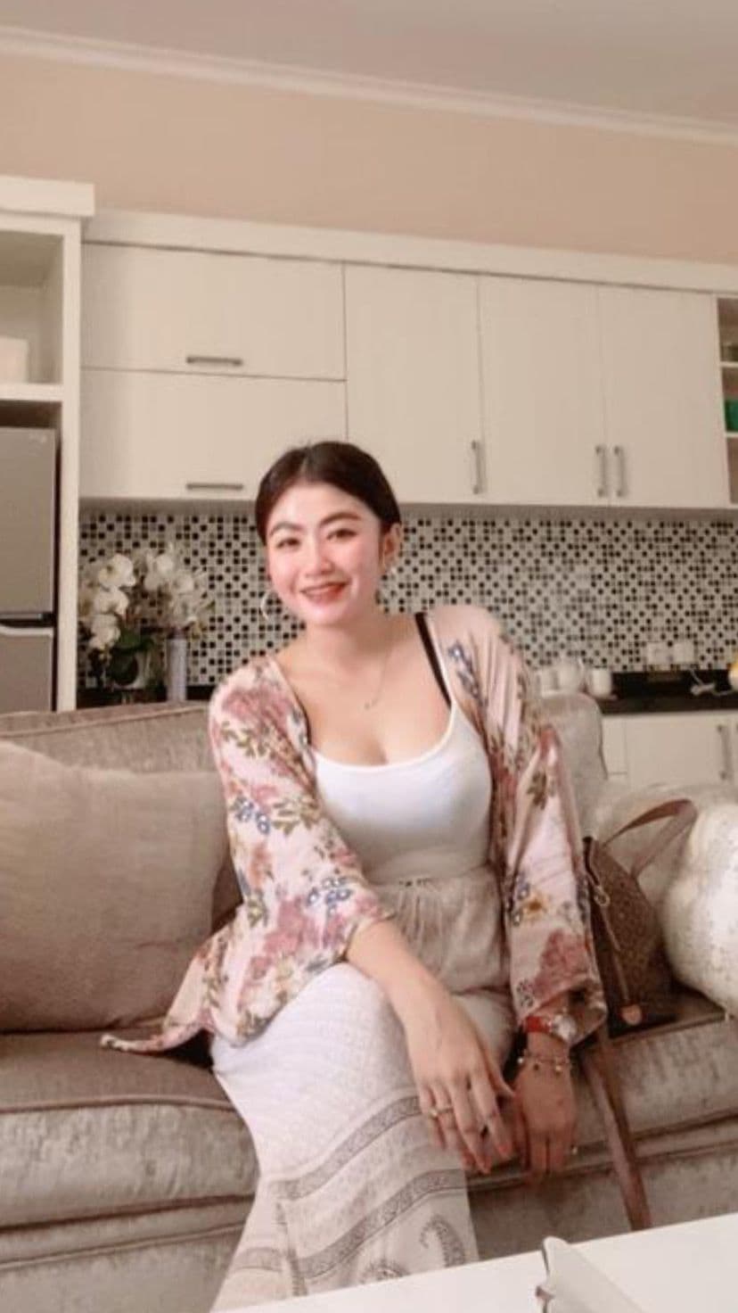 Agatha Natural big Tit & Butt escort in Bali