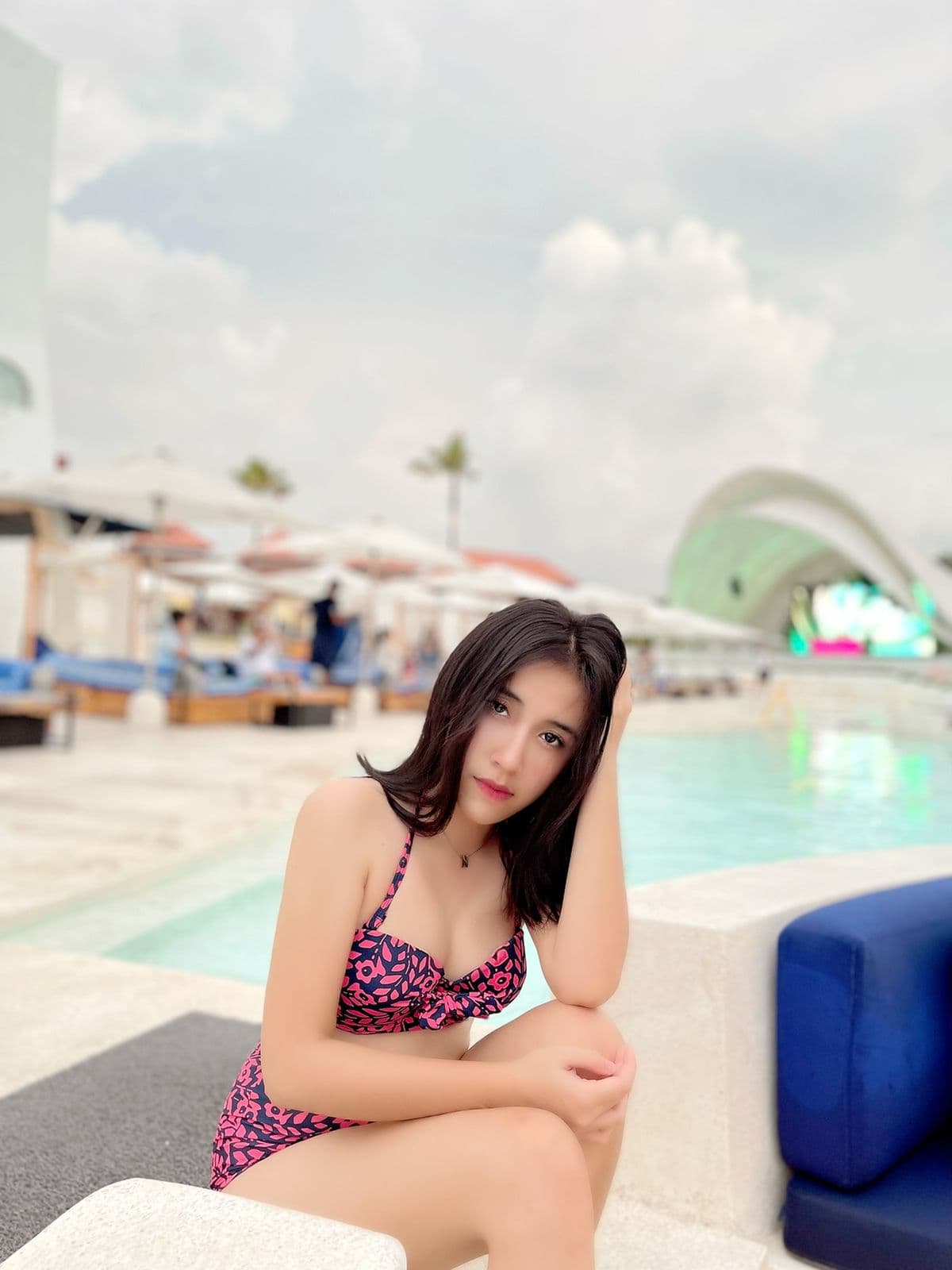 Nadya young beauty sexy escort in Bali