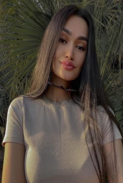 Alenka escort in Paris