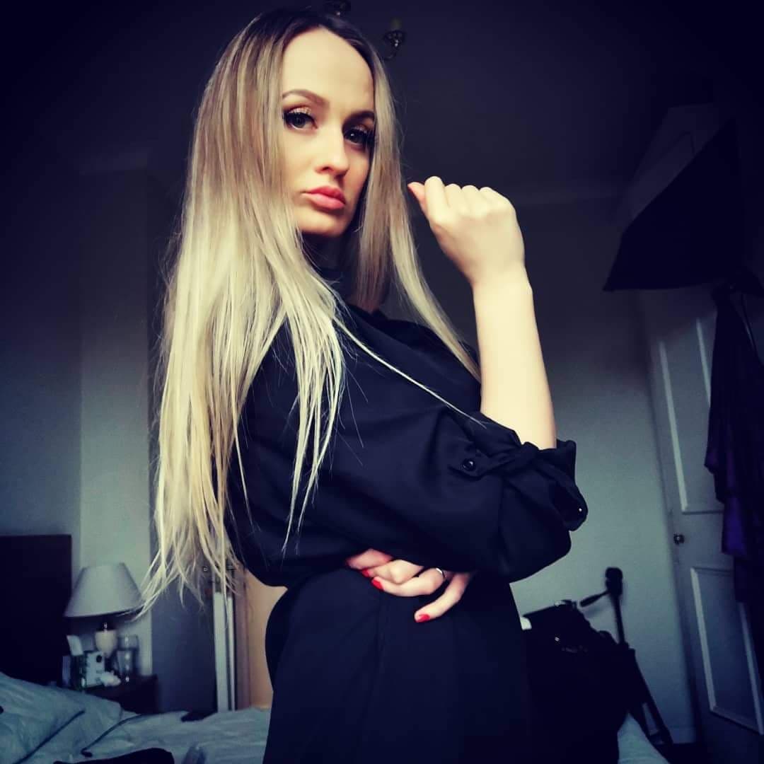 Ela Winters escort in London
