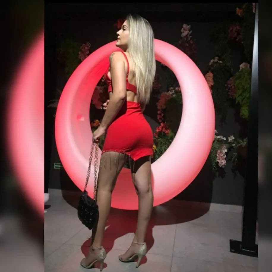 Sarah escort in Schiphol