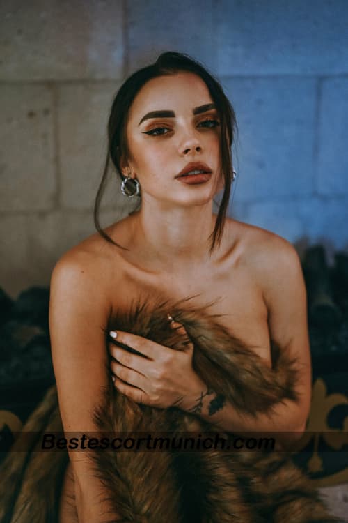 Youssra escort in Munich