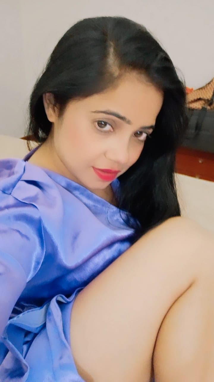 Monica escort in Singapore