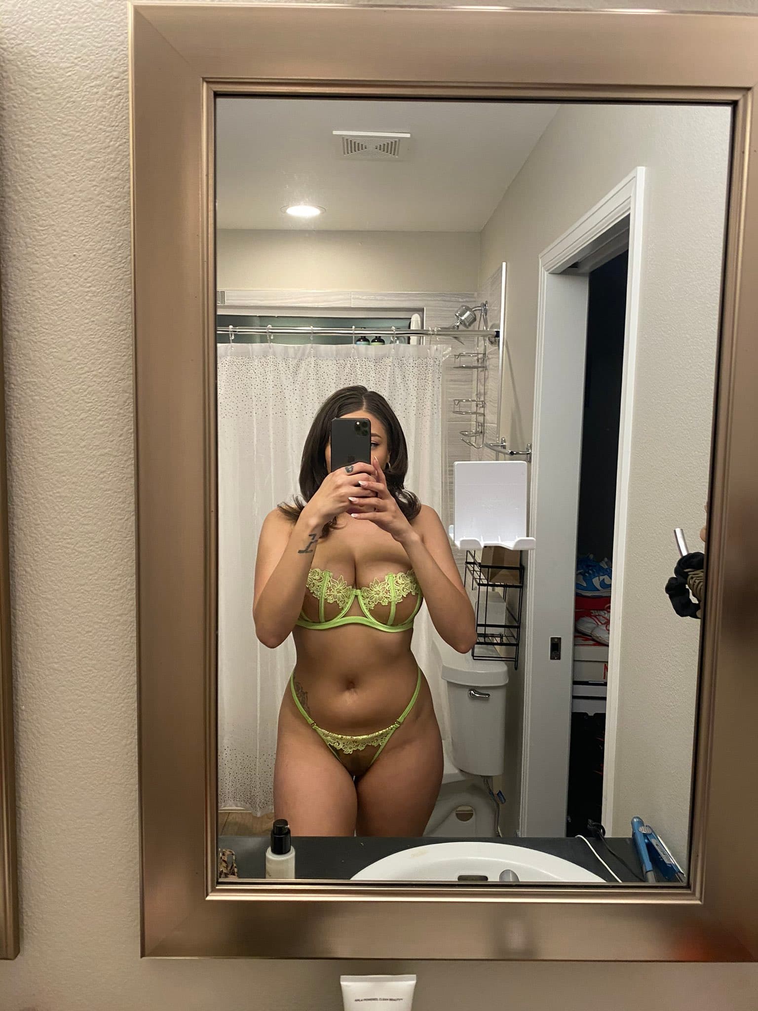 Florence escort in Bucharest