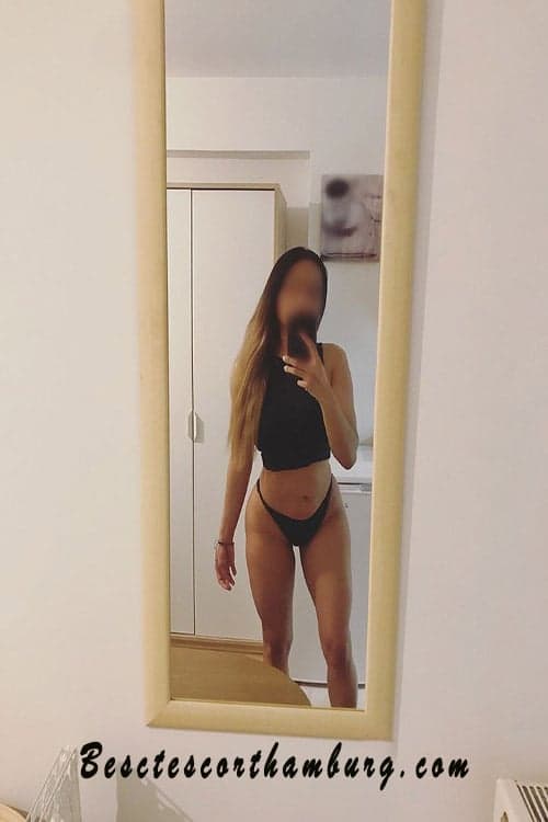 Zelda escort in Hamburg