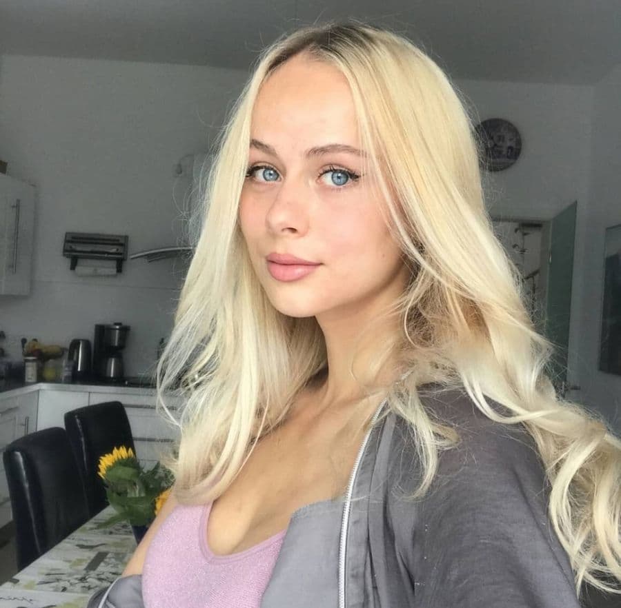 LINZA escort in Paris