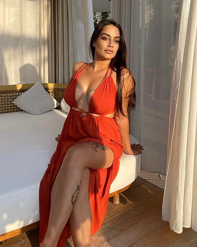 Oliviaa escort in Dubai