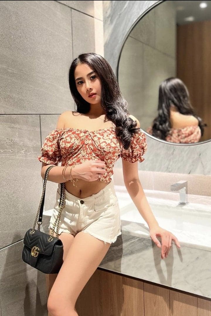 Sakira escort in Sunway