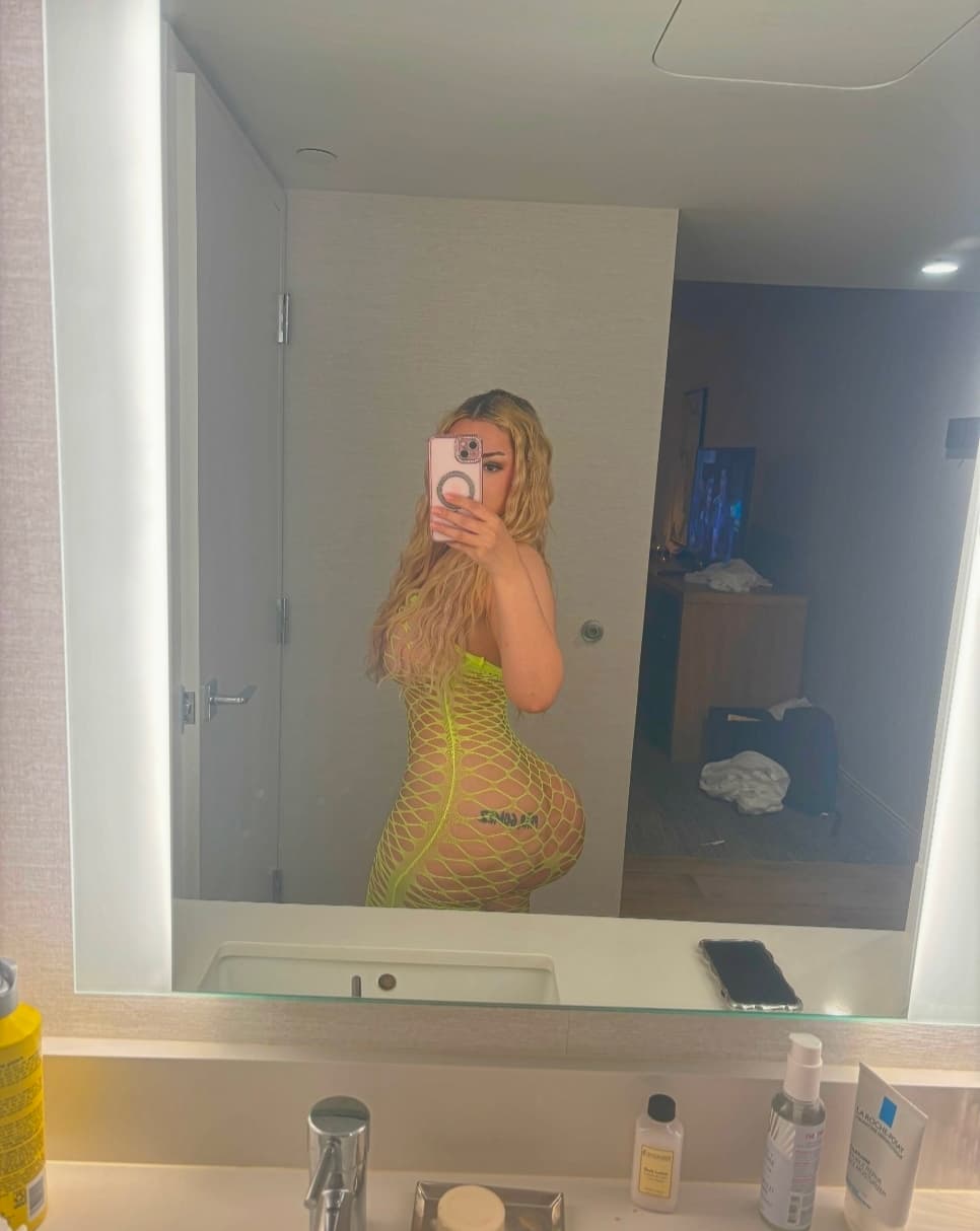 Fiona escort in Riga
