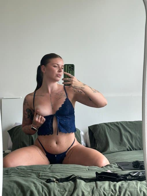 Beth escort in Bristol