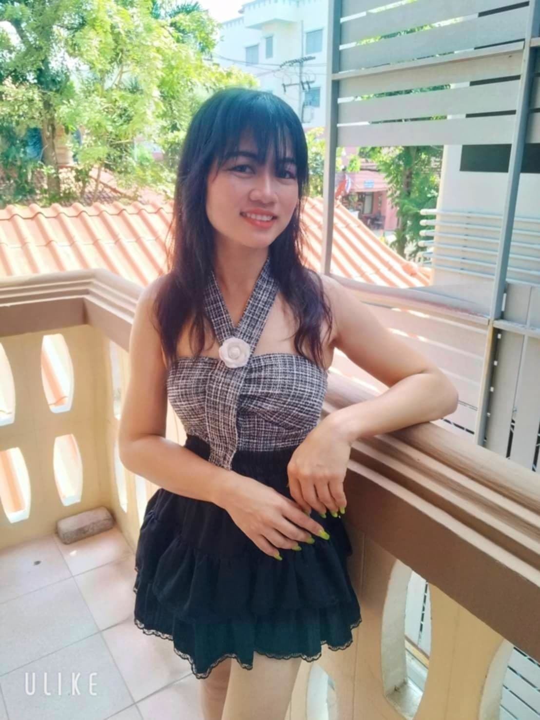 Small lady good service 1