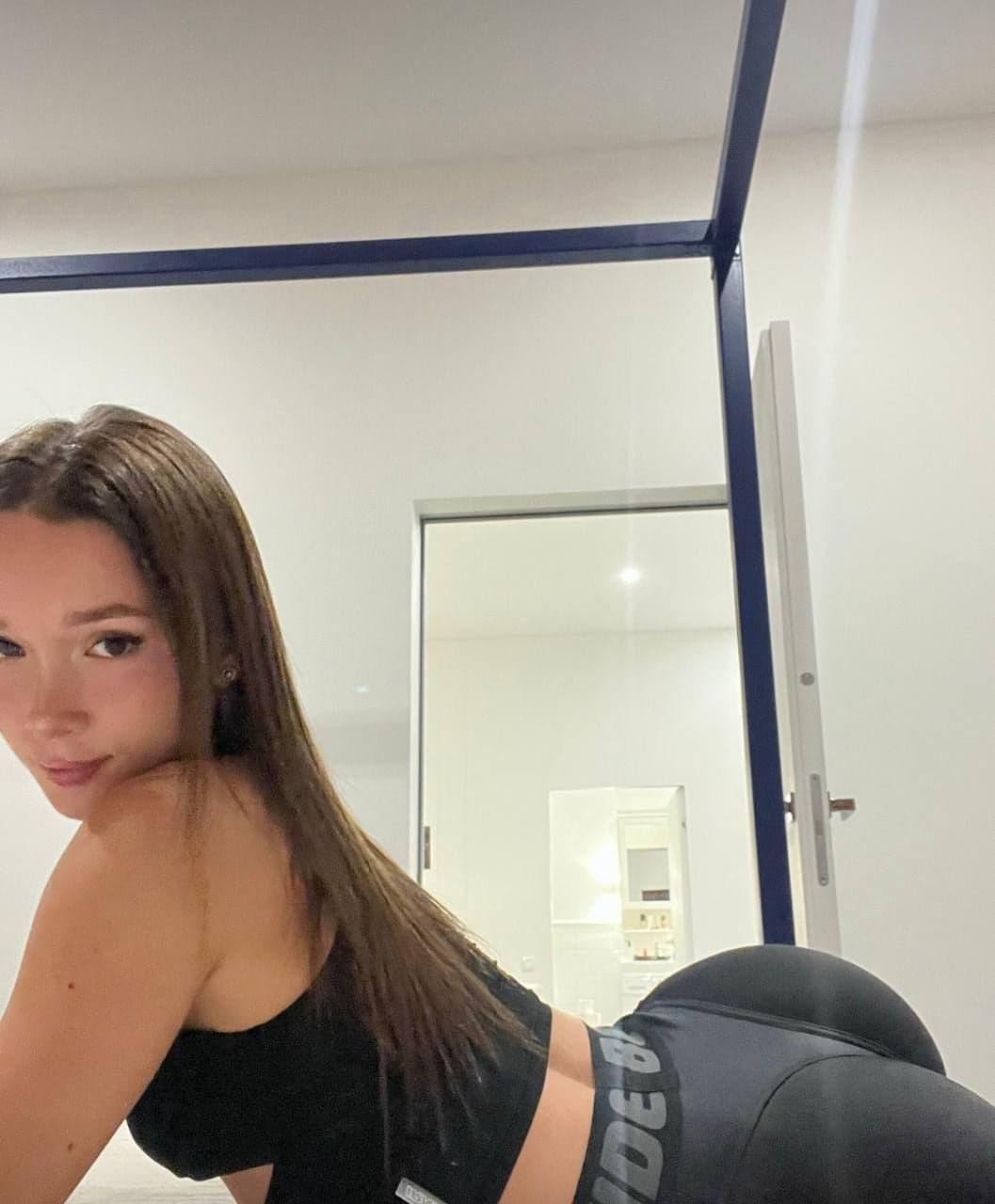 Ellie 1