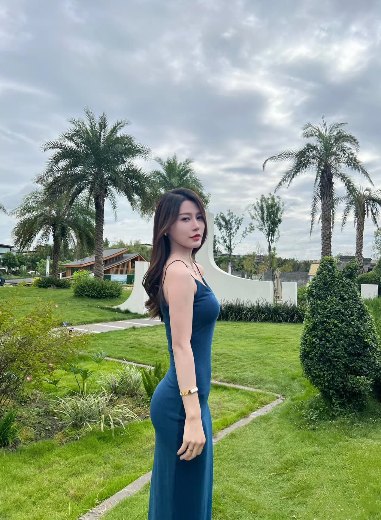 lisa escort in Shanghai