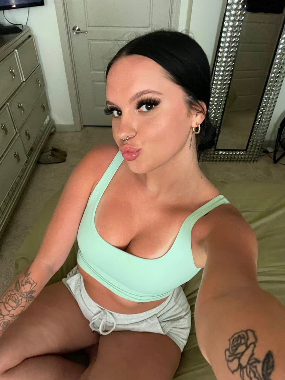 Sarah escort in Nagoya